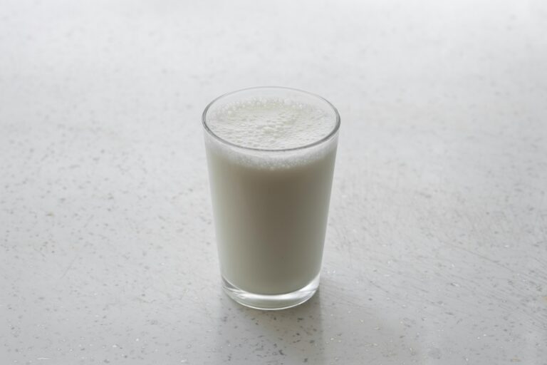 Milch, Milchprodukte oder pflanzliche Milchalternativen für Baby & Kleinkind – was, wann, wie viel?