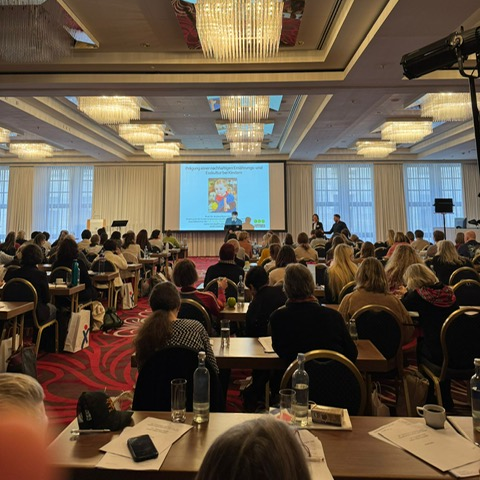 Prof. Dr. Andrea Maier-Nöth bei einem Vortrag