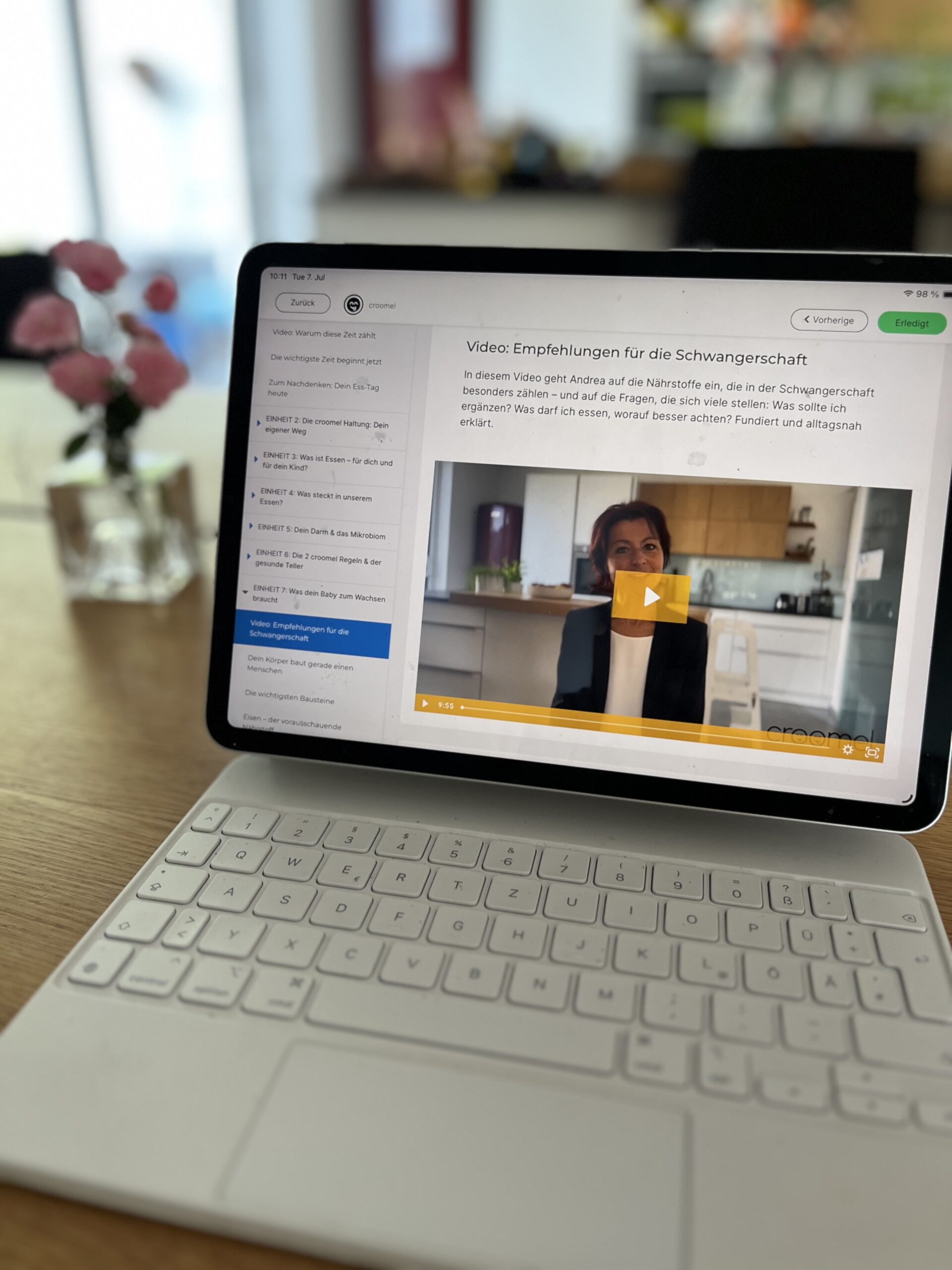 croomel Schwangerschaftskurs auf dem iPad — Andrea im Vorschau-Video